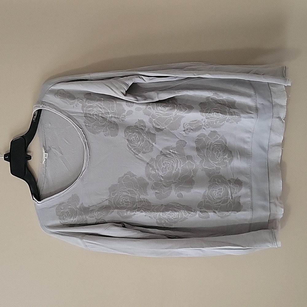 Aeropostale medium comfy floral light gray long sleeve top